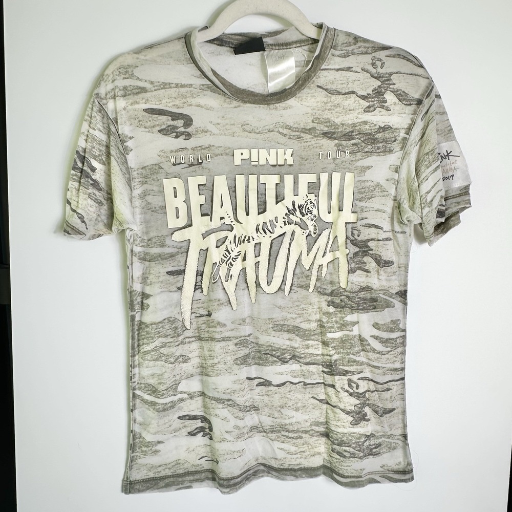 P!NK Beautiful Trauma World Tour Camo Graphic T Shirt Womens M Semi-sheer Grunge